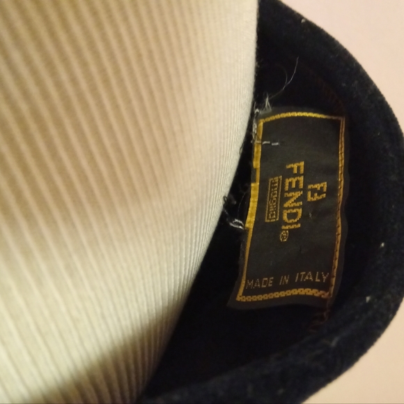 Authentic Fendi sweater - Picture 7 of 8